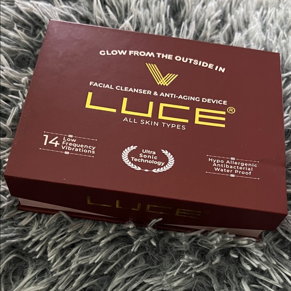 LUCE Facial Cleanser & Anti-Aging Device - Burgundy